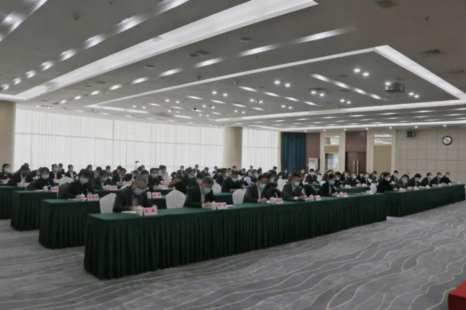 鞍勤集團(tuán)、溫泉集團(tuán)舉辦貫徹落實(shí)市第十三次黨代會精神宣講報告會(圖3)